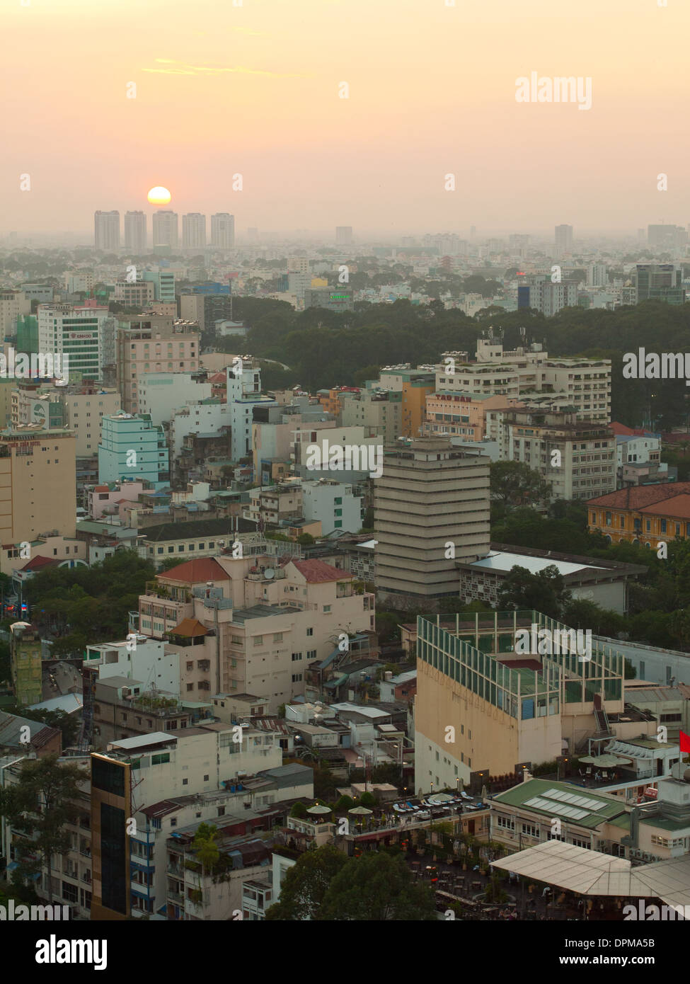 Tramonto sulla città di Ho Chi Minh (Saigon), Vietnam. Foto Stock