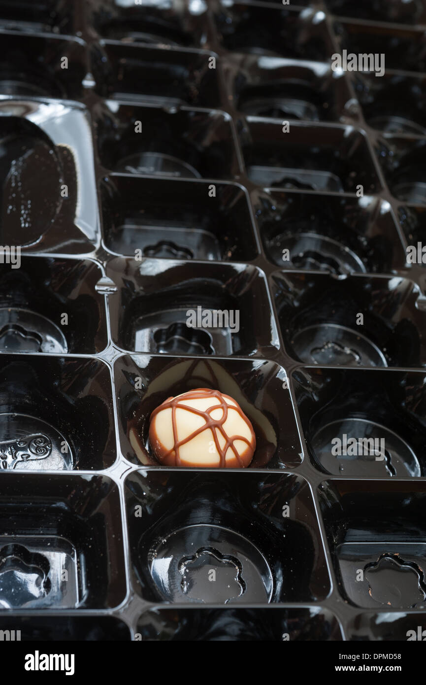 Ultimo cioccolato in un Thorntons scatola di cioccolatini Foto Stock