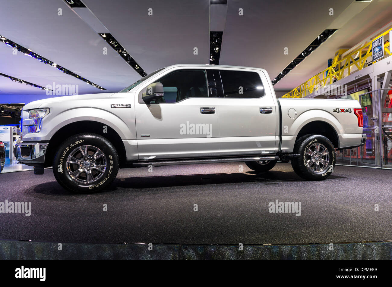 Detroit, Michigan, Stati Uniti d'America. Il 13 gennaio 2014. North American International Auto Show la prossima generazione Ford F-150 carrello al debutto al 2014 Detroit Auto Show. Credito: Giuseppe Heroun/Alamy Live News Foto Stock