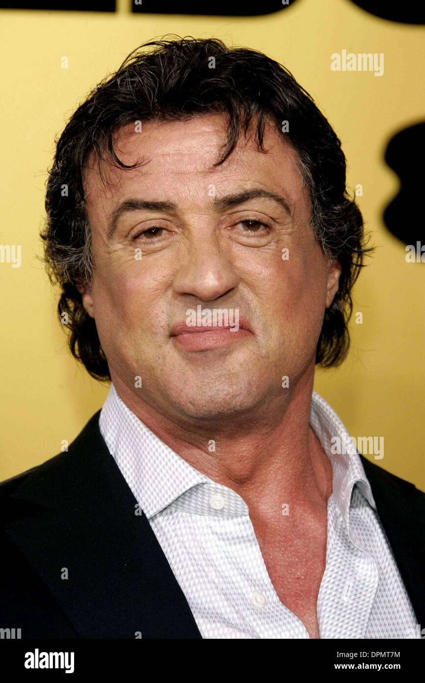 Dic. 14, 2006 - cinese Graumans, Hollywood, LOS ANGELES, Stati Uniti d'America - Sylvester Stallone.attore.K51081.Premiere mondiale di Rocky Balboa A GRAUMANS Chinese Theatre Hollywood , CA 12-13-2006.(Immagine di credito: © Globo foto/ZUMAPRESS.com) Foto Stock