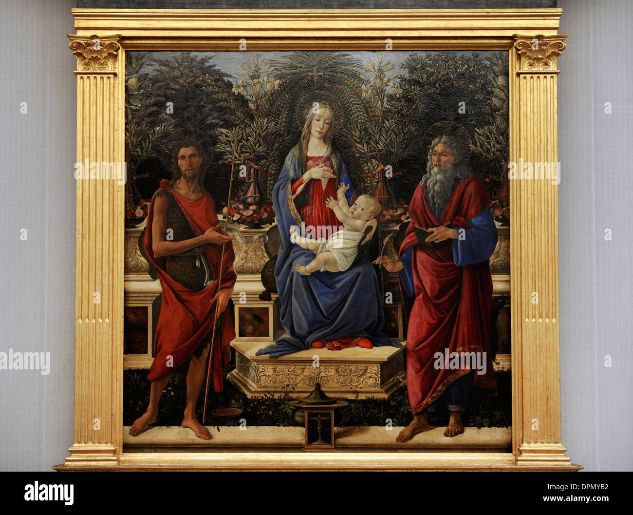 Sandro Botticelli (1445-1510). Pittore italiano. Maria in trono con il Bambino di Giovanni Battista e Giovanni Evangelista, 1484-85 Foto Stock