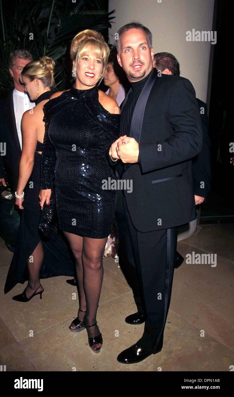 Febbraio 7, 2006 - k9743LR.American Cinematheque onori .John Travolta..Garth Brooks amnd moglie, Sandy. Lisa Rose - 1997(Credit Immagine: © Globo foto/ZUMAPRESS.com) Foto Stock