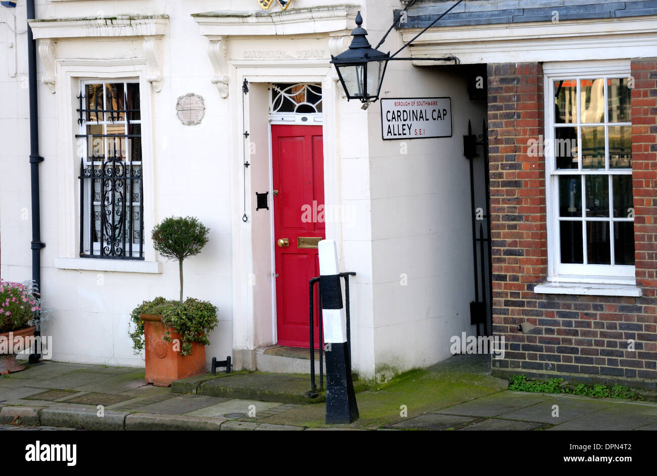 Londra, Inghilterra, Regno Unito. Il Cardinale's Wharf - la casa dove Christopher Wren alloggiato durante la costruzione di San Paolo. Il Cardinale Cap Alley Foto Stock