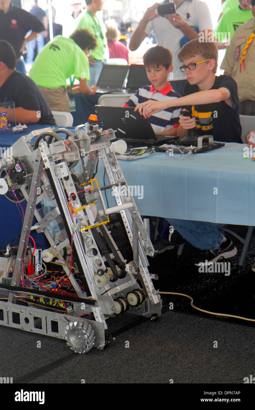 Miami Florida,Homestead,Speedway,DARPA Robotics Challenge Trials,Exhibition collection,Student students Education alunni,ragazzi,maschi k Foto Stock