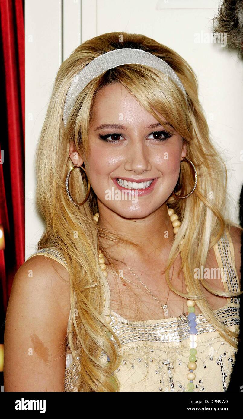 4 maggio 2006 - Hollywood, CALIFORNIA, STATI UNITI D'AMERICA - Ashley Tisdale -.HIGH SCHOOL MUSICAL -.HOTEL RENAISSANCE, Hollywood, California - .05-04-2006 -. NINA PROMMER/ 2006.K47643NP.(Immagine di credito: © Globo foto/ZUMAPRESS.com) Foto Stock