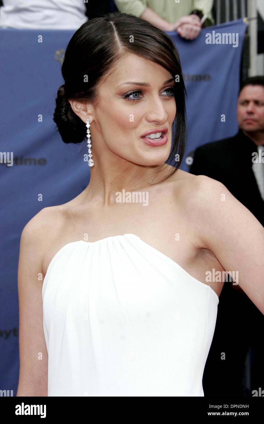 Apr. 28, 2006 - Hollywood, CALIFORNIA, STATI UNITI D'AMERICA - DAYANARA TORRES -.33RD DIURNO ANNUALE Emmy Awards -.KODAK Theatre, Hollywood, California - .04-28-2006 -. NINA PROMMER/ 2006.K47637NP.(Immagine di credito: © Globo foto/ZUMAPRESS.com) Foto Stock