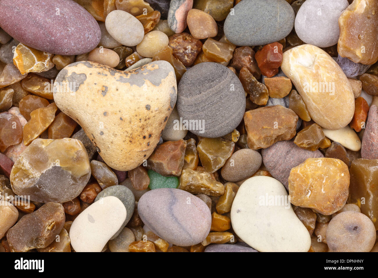 Cuore di pietra sulla spiaggia Foto Stock