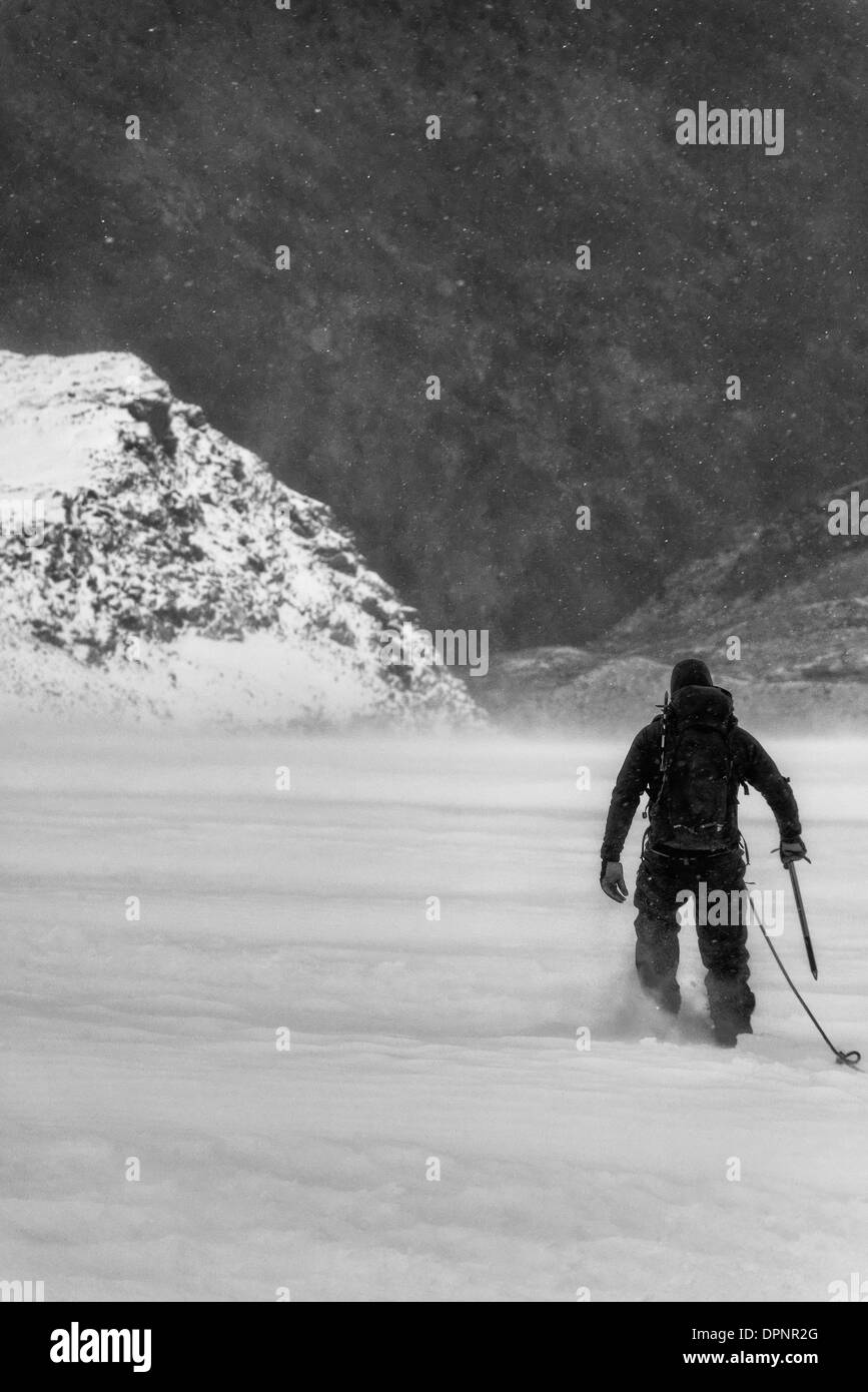 Un alpinista sul ghiacciaio Chabod Italia Foto Stock