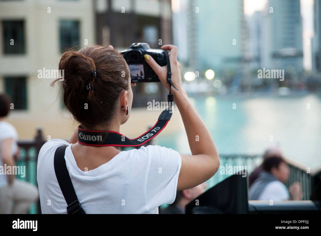 Novembre 23, 2013 - Dubai, UAE: Fotografo prendendo foto della superba architettura della città di Dubai. ** ** Editoriale Foto Stock