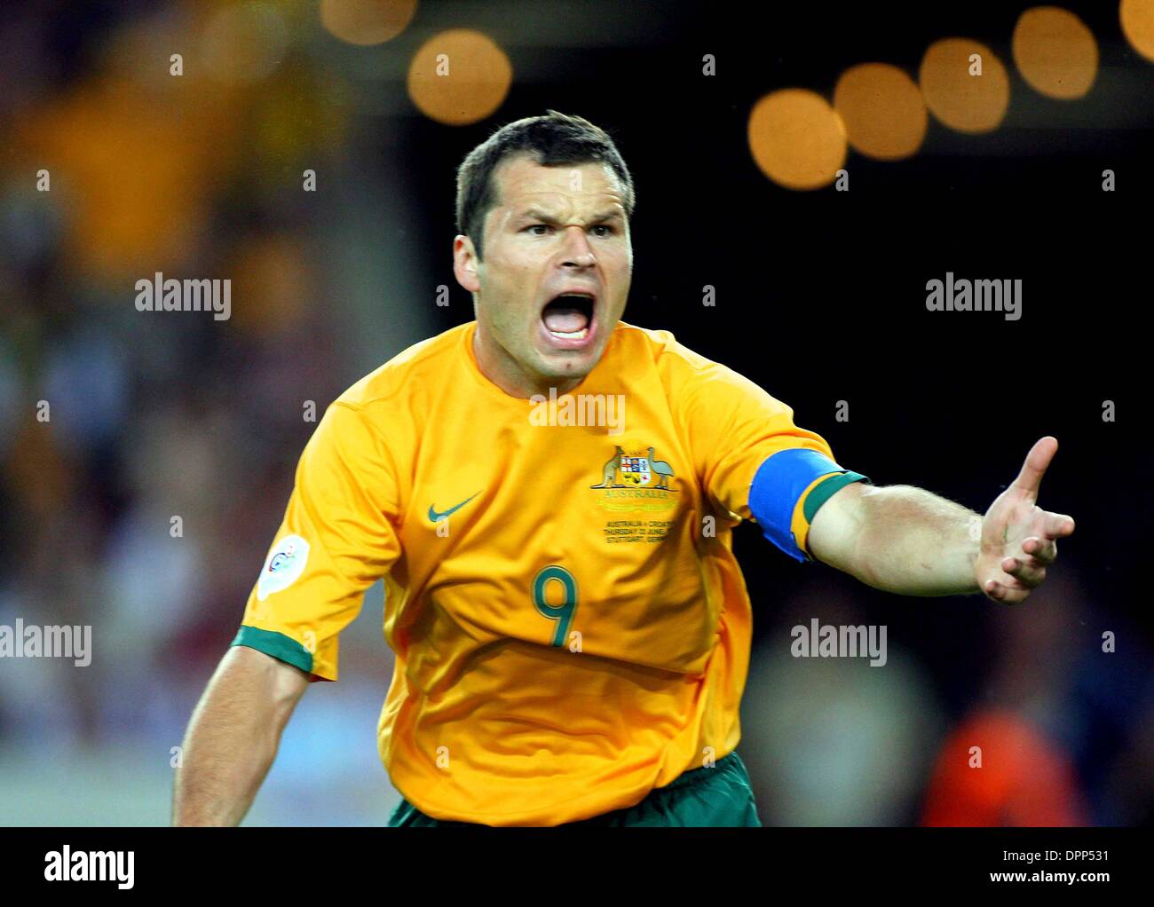 Giugno 22, 2006 - World Cup, Dortmund, Germania - K48408.WORLD CUP SOCCER, CROAZIA V AUSTRALIA.06-22-2006. RICHARD VENDITORI / / 2006.MARK VIDUKA(Immagine di credito: © Globo foto/ZUMAPRESS.com) Foto Stock