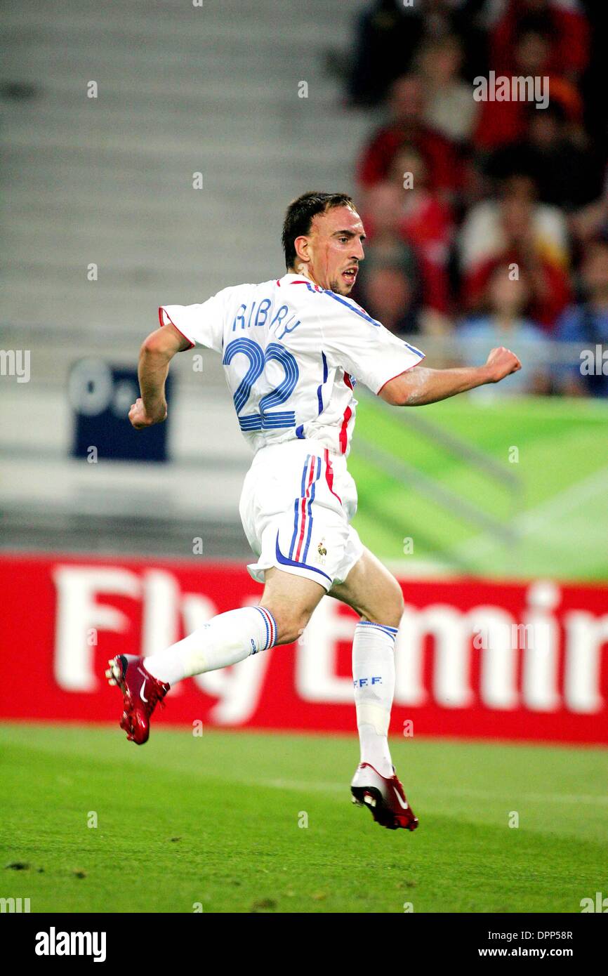 Giugno 27, 2006 - Signal Iduna Park, Dortmund, Germania - K48447.WORLD CUP SOCCER , SPAGNA VS FRANCIA, .WORLD CUP STADIUM, Hannover, Germania. .06-27-2006. RICHARD VENDITORI / / 2006.Frank Ribéry ..I punteggi di un equalizzatore(Immagine di credito: © Globo foto/ZUMAPRESS.com) Foto Stock