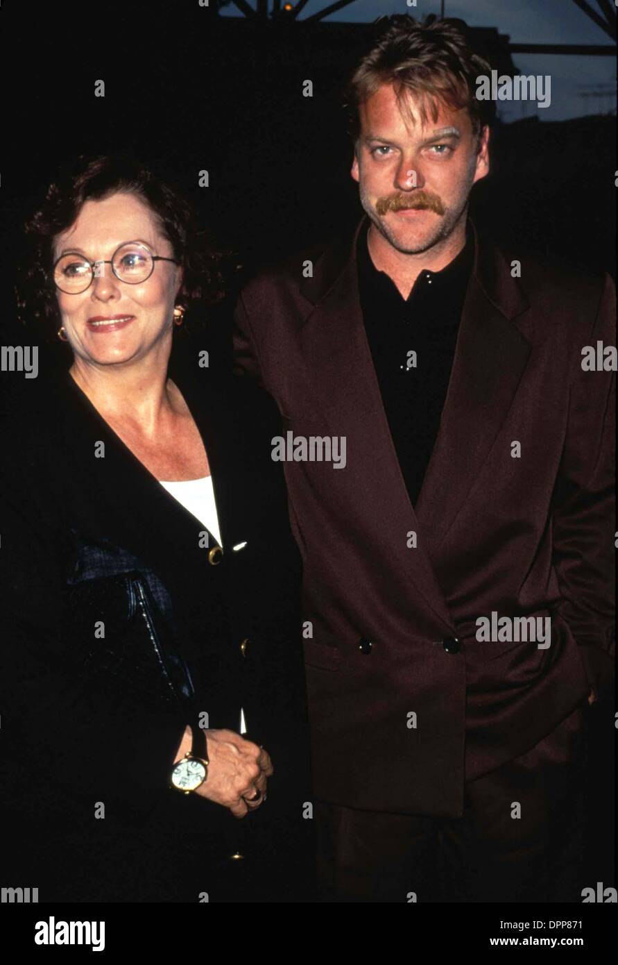 Mar 21, 2006 - .Kiefer Sutherland.L6247TR.Kiefer Sutherland e MOM SHIRLEY DOUGLAS.1993. TOM RODRIGUEZ- foto(Immagine di credito: © Globo foto/ZUMAPRESS.com) Foto Stock