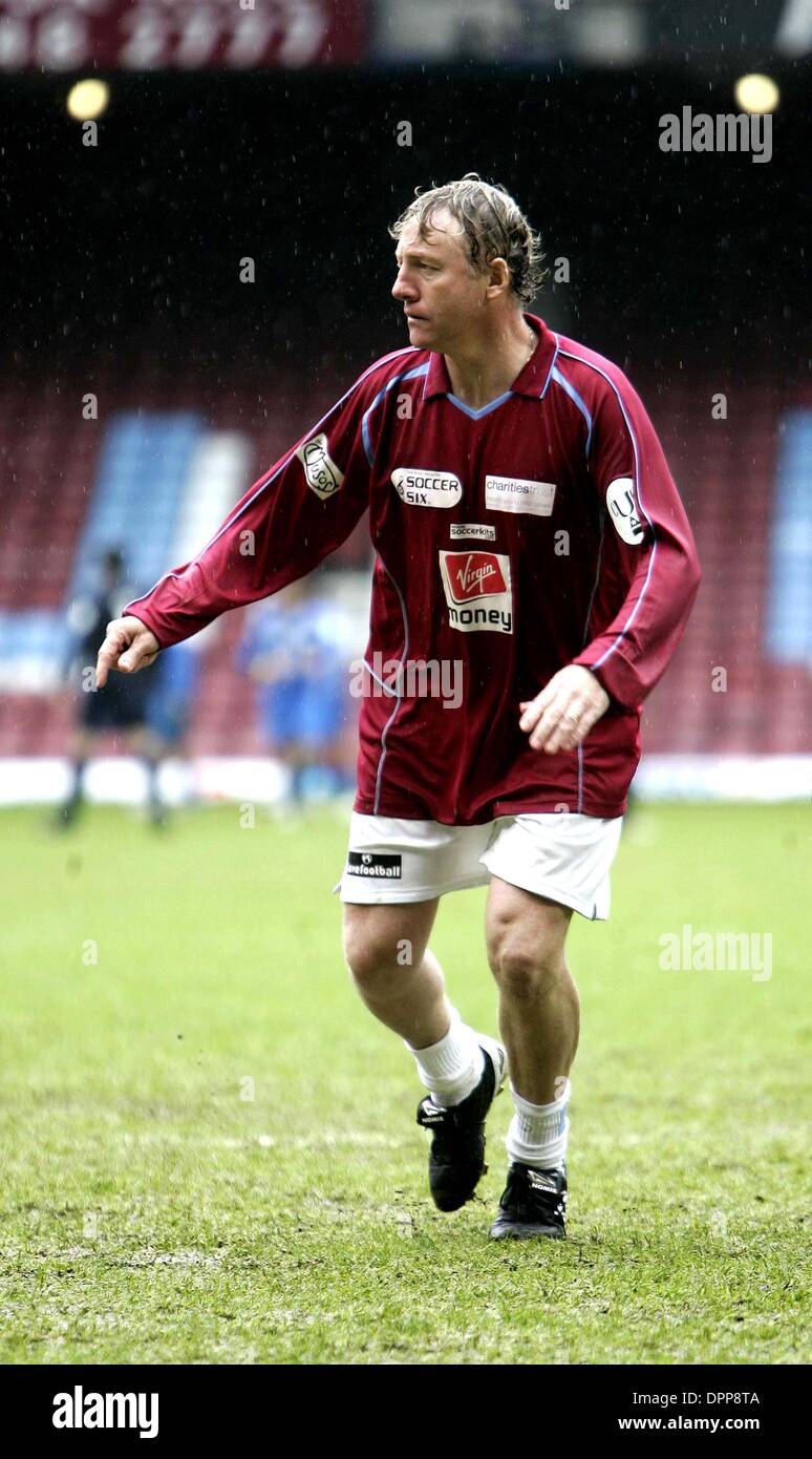 21 maggio 2006 - Upton Park Stadium di Londra, Inghilterra - FRANK McAVENNIE.GIOCA PER LA SQUADRA DI BILL AL 2006 CELEBRITY WORLD CUP SOCCER SIXES TORNEO DI UPTON PARK West Ham United Football Ground a Londra. 05-21-2006.Â© - K48038.(Immagine di credito: © Globo foto/ZUMAPRESS.com) Foto Stock