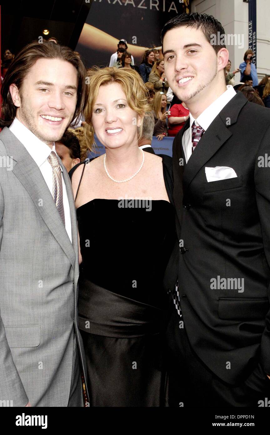 Apr. 29, 2006 - H0llywood, CALIFORNIA, STATI UNITI D'AMERICA - 33RD DIURNO ANNUALE Emmy Awards tenutosi presso il Kodak Theatre di Hollywood California su aprile 28,2OO6... HAKIM / 2006.K47688VG.TOM PELPHREY(Immagine di credito: © Globo foto/ZUMAPRESS.com) Foto Stock