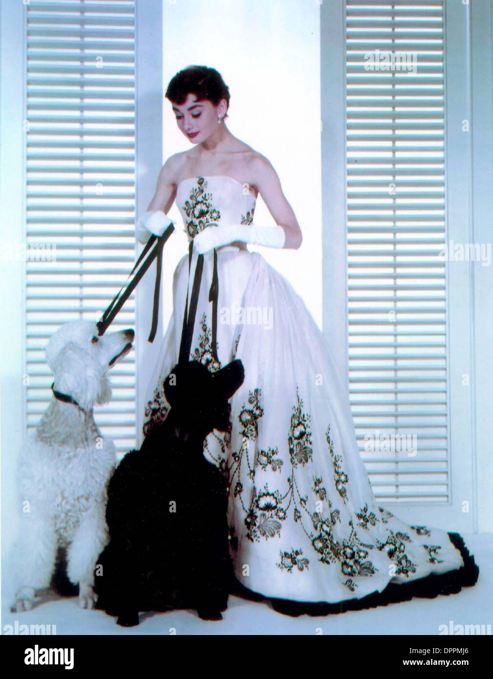 Sett. 25, 2006 - Audrey Hepburn in abito di Givenchy.''SABRINA'' 1954.fornito  di TV-film-ancora credito(Immagine: © Globo foto/ZUMAPRESS.com Foto stock -  Alamy
