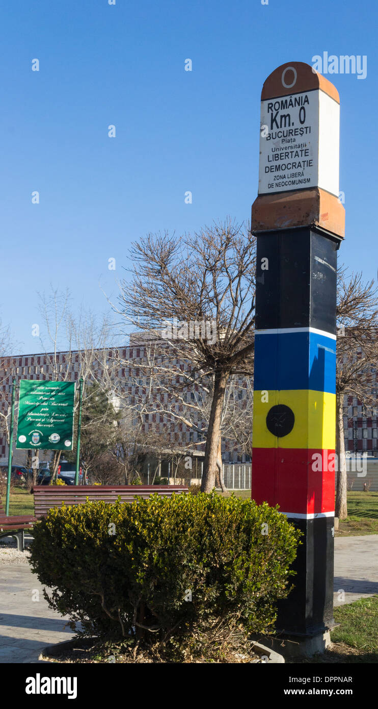 Cartello stradale dicendo "Bucarest 0Km da ricordare la rivoluzione rumena dal 1989 Foto Stock