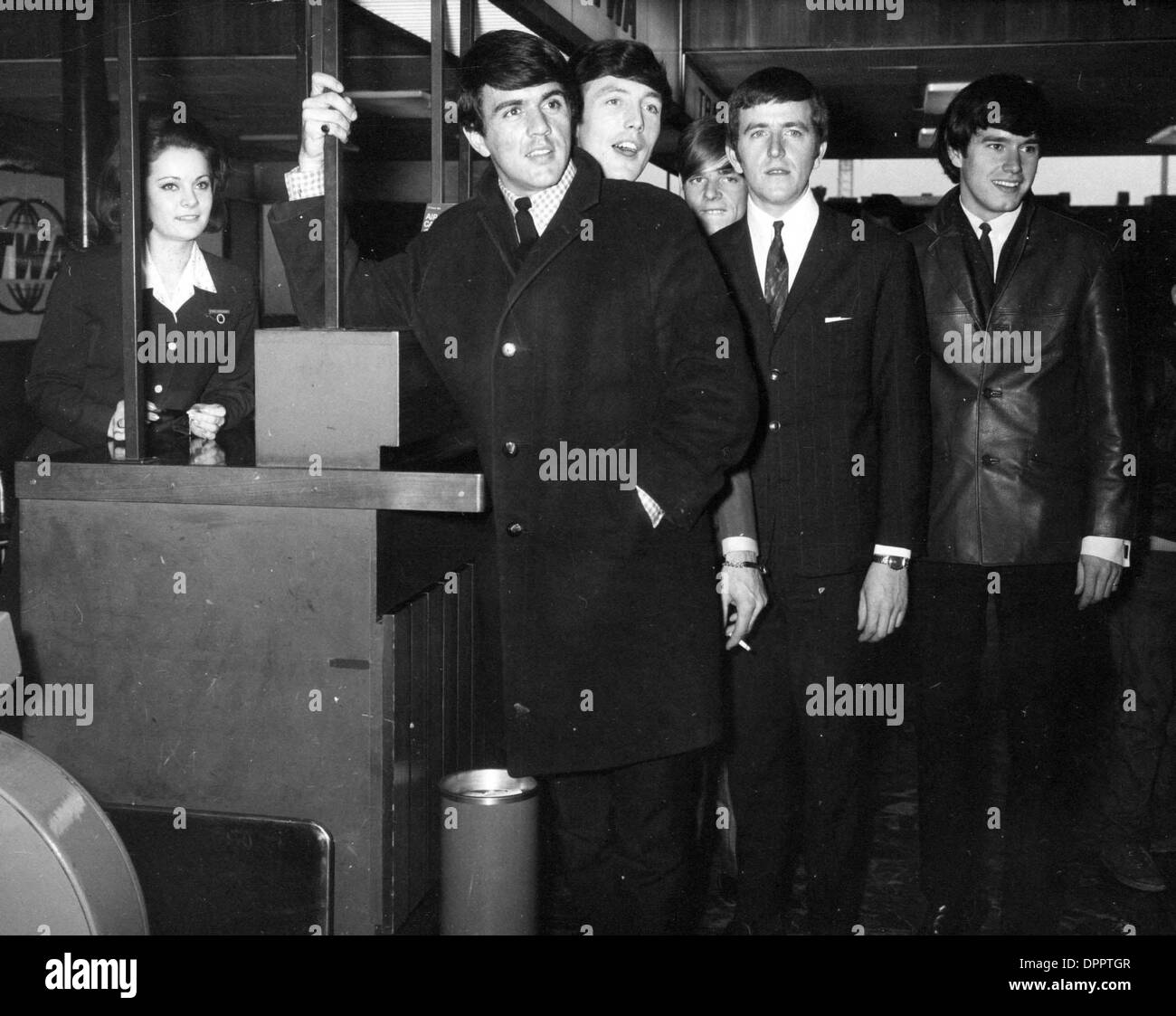 Dic. 18, 2006 - Dave Clark cinque .all'Aeroporto di Londra su 10/29/1964. Sono in partenza per una settimana 7 tour negli Stati Uniti E Canada...PT / DENISPAYTONRETRO(Immagine di credito: © Globo foto/ZUMAPRESS.com) Foto Stock