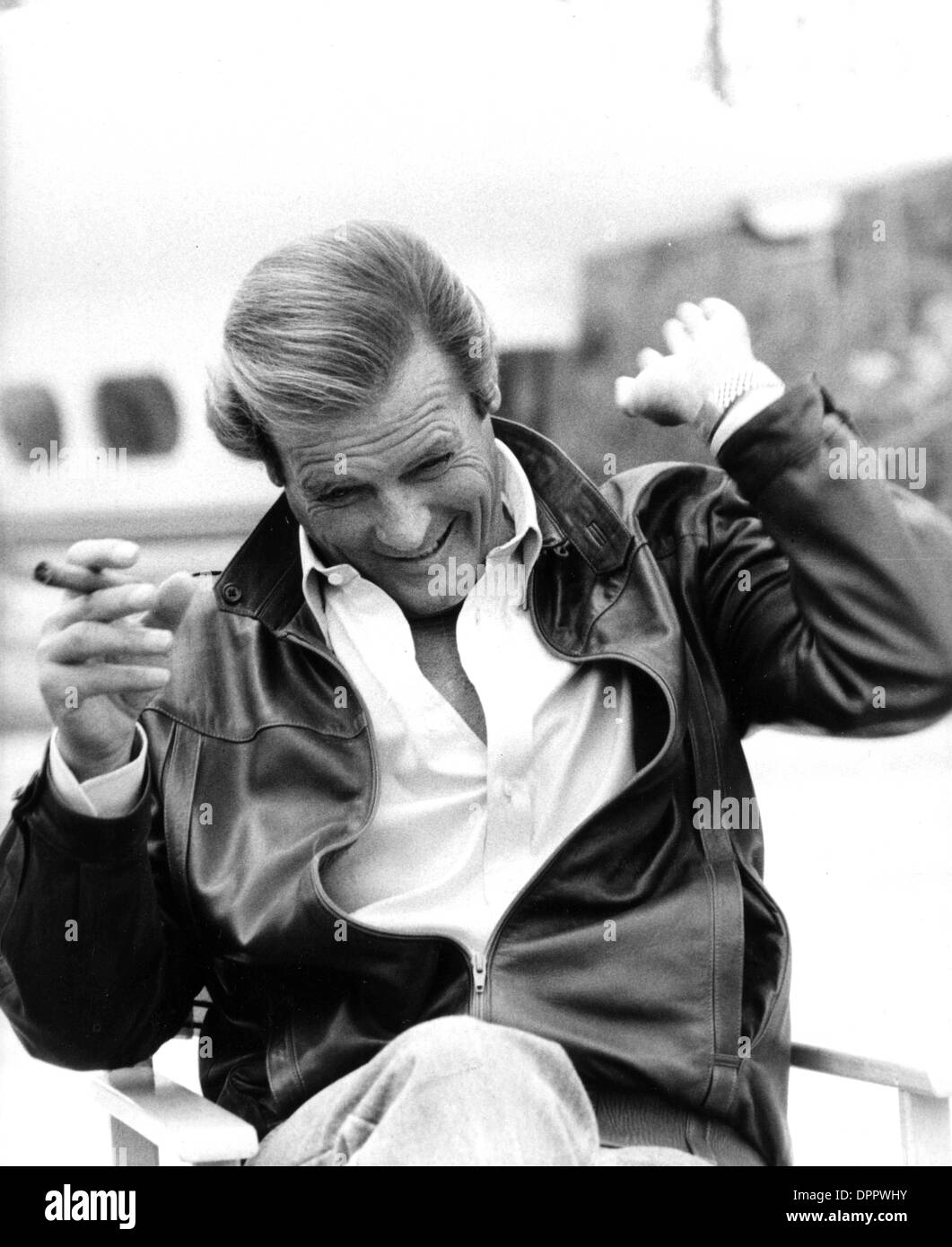 Mar 30, 2006 - Roger Moore.SUL SET DI VISUALIZZAZIONE A UN KILL IN AMBERLEY SUSSEX.09-13-1984. Foto(Immagine di credito: © Globo foto/ZUMAPRESS.com) Foto Stock