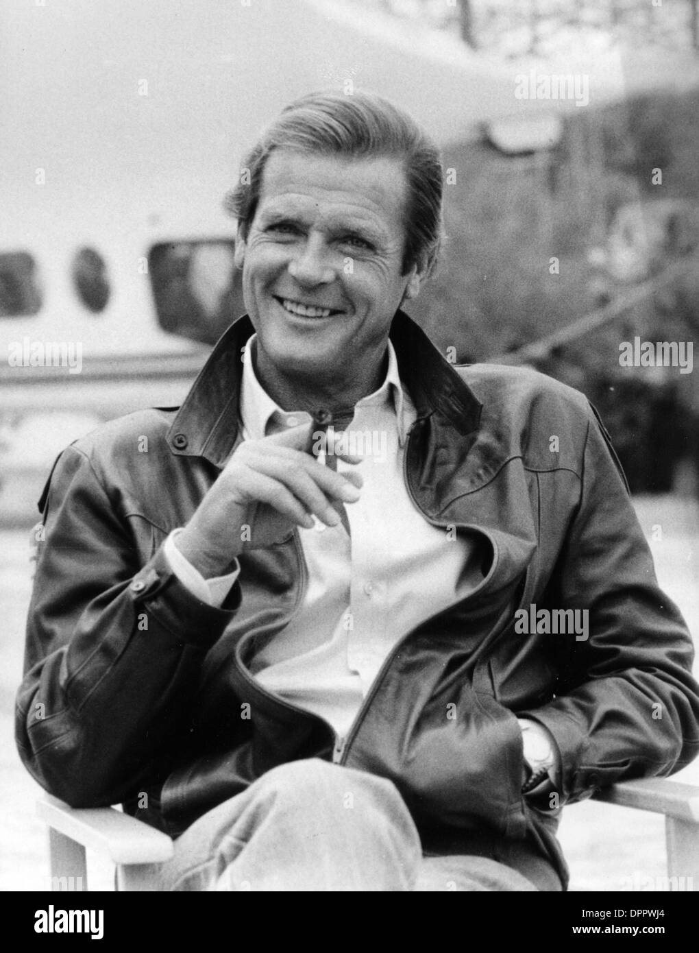 Mar 30, 2006 - Roger Moore.SUL SET DI VISUALIZZAZIONE A UN KILL IN AMBERLEY SUSSEX.09-13-1984. Foto(Immagine di credito: © Globo foto/ZUMAPRESS.com) Foto Stock