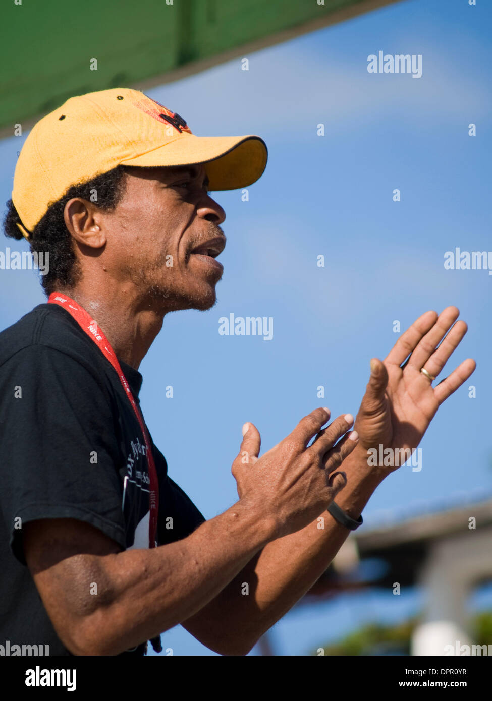 Dic 28, 2006 - Livingston, Izabal, Guatemala - Afro-Carribean uomo che parla di Livingston, Guatemala (credito Immagine: © David H. pozzetti/ZUMAPRESS.com) Foto Stock