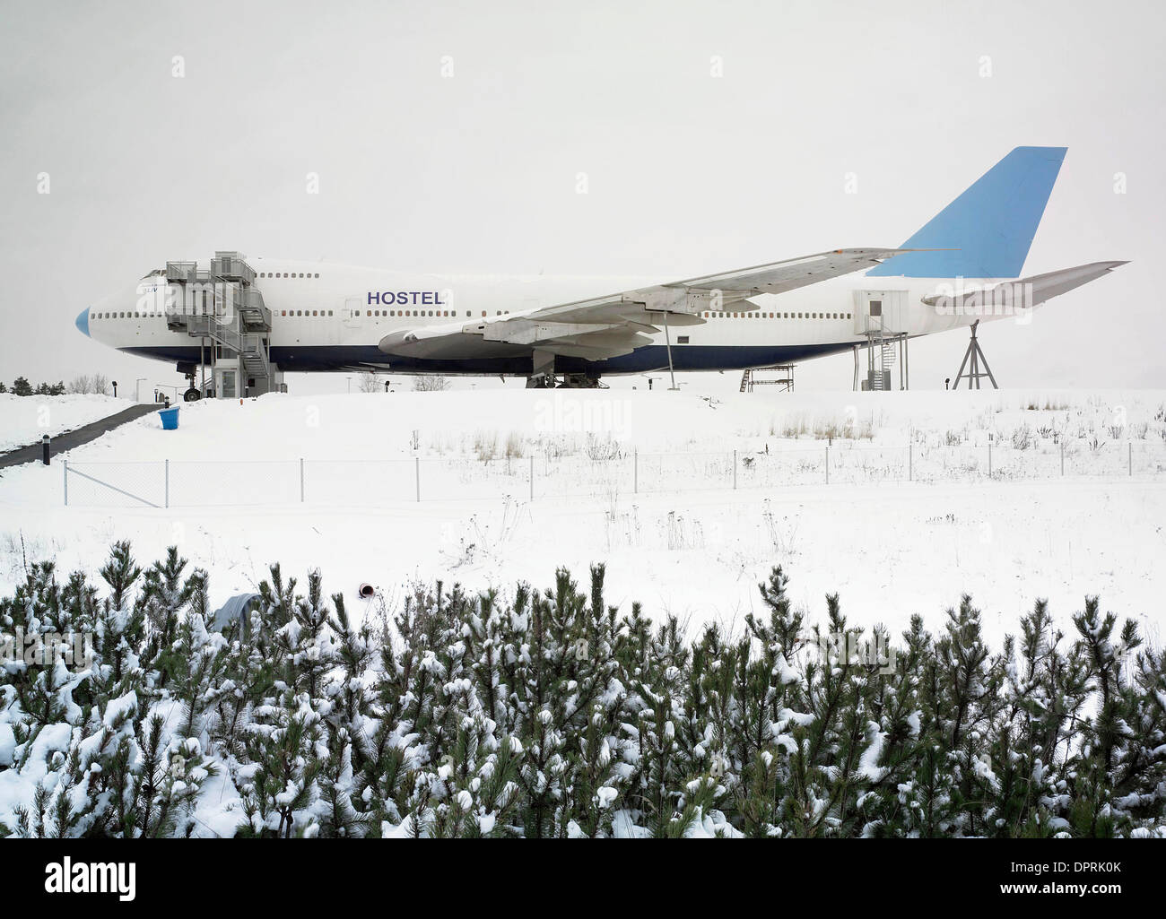 Mar 13, 2009 - Stoccolma, Svezia - il primo al mondo "Jumbo Hostel' a Stoccolma Arlanda Airport. Il velivolo, un modello smantellata 747-200 jumbo jet costruito nel 1976, è stata da ultimo azionato da Transjet, una compagnia svedese che ha dichiarato fallimento nel 2002. Esso è stato originariamente costruito per Singapore Airlines e poi servito con la leggendaria Pan Am ed è stato acquistato da albergatore Oscar Dios. Il 'host Foto Stock