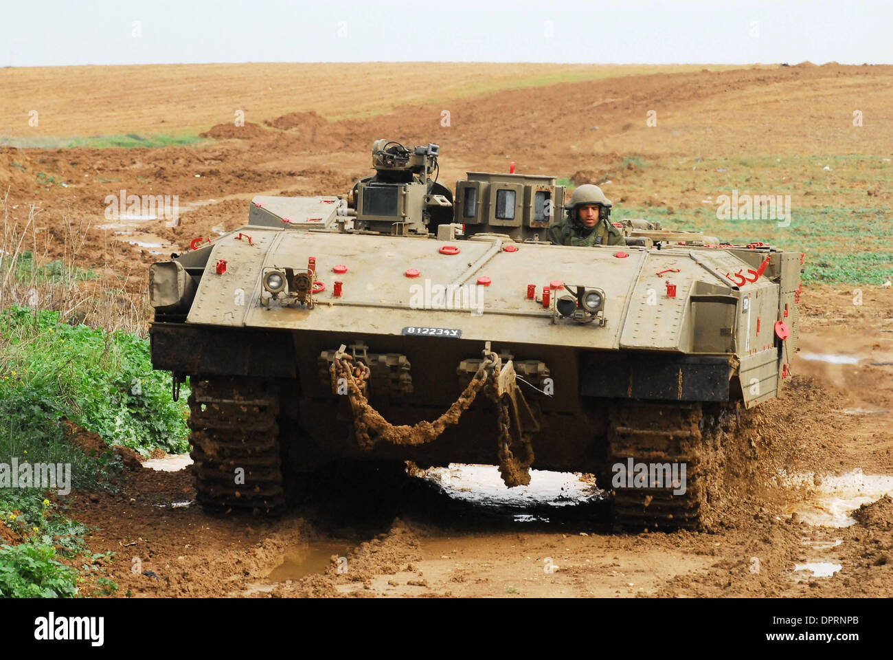 Dic 26, 2008 - Nachal Oz, Israele - Forze di Difesa Israeliane si stanno preparando per un incursione nella Striscia di Gaza. Militanti palestinesi 22 sparato proiettili di mortaio dalla striscia di Gaza nella notte di giovedì e la mattina presto venerdì, come le Forze di Difesa Israeliane ha continuato i preparativi per un azione militare a Gaza. Secondo come riferito, un 'operazione limitata' inizierà entro pochi giorni che combineranno un attacco aereo w Foto Stock