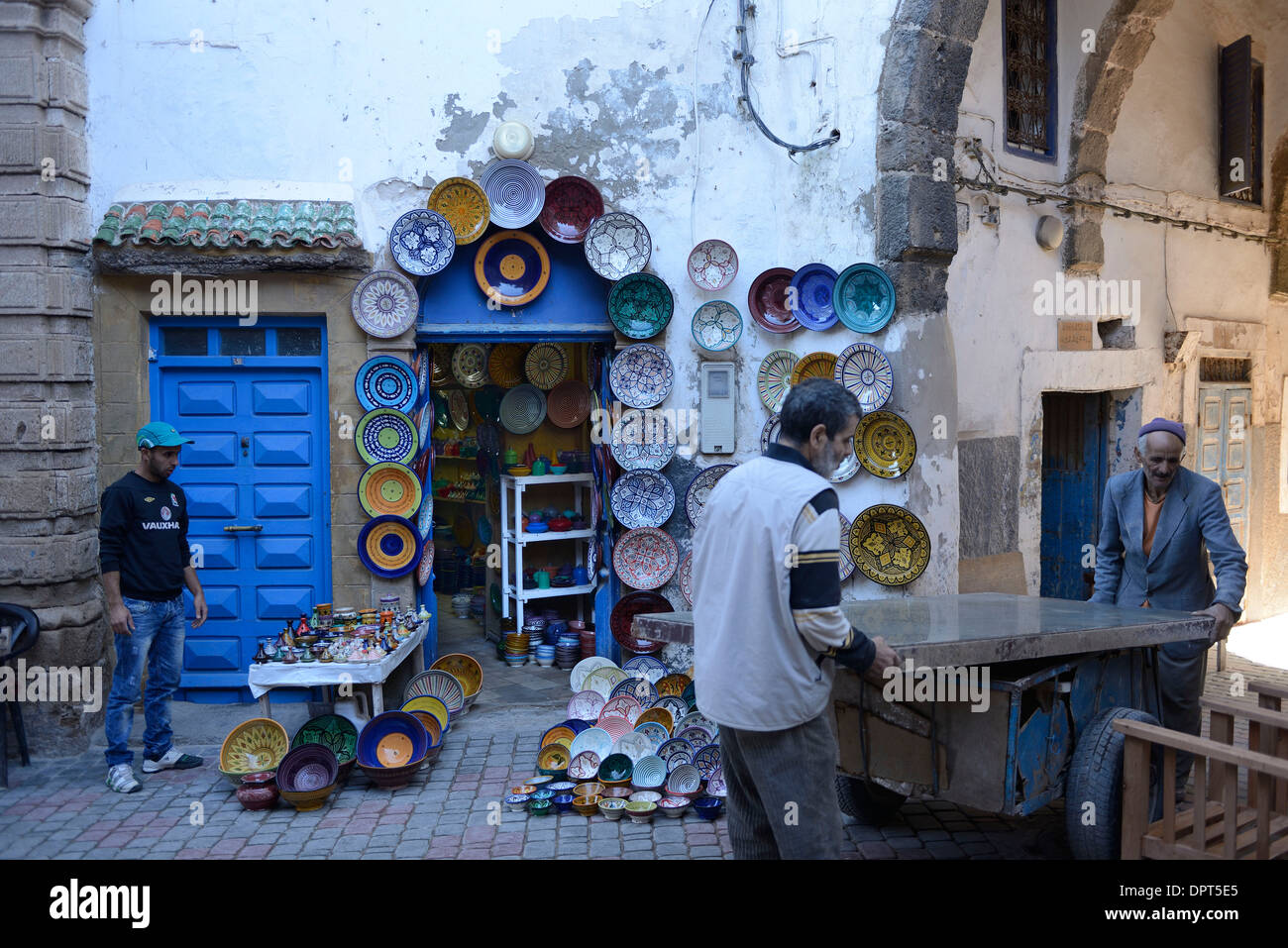 Marocco Essaouira, souvenir shop nella Medina Foto Stock