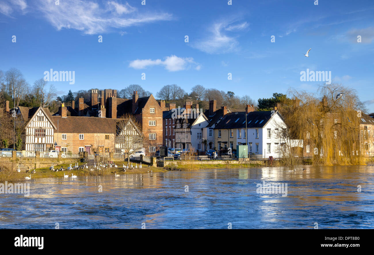Livello di acqua alta sul fiume Severn, Bewdley, Worcestershire, Inghilterra. Foto Stock
