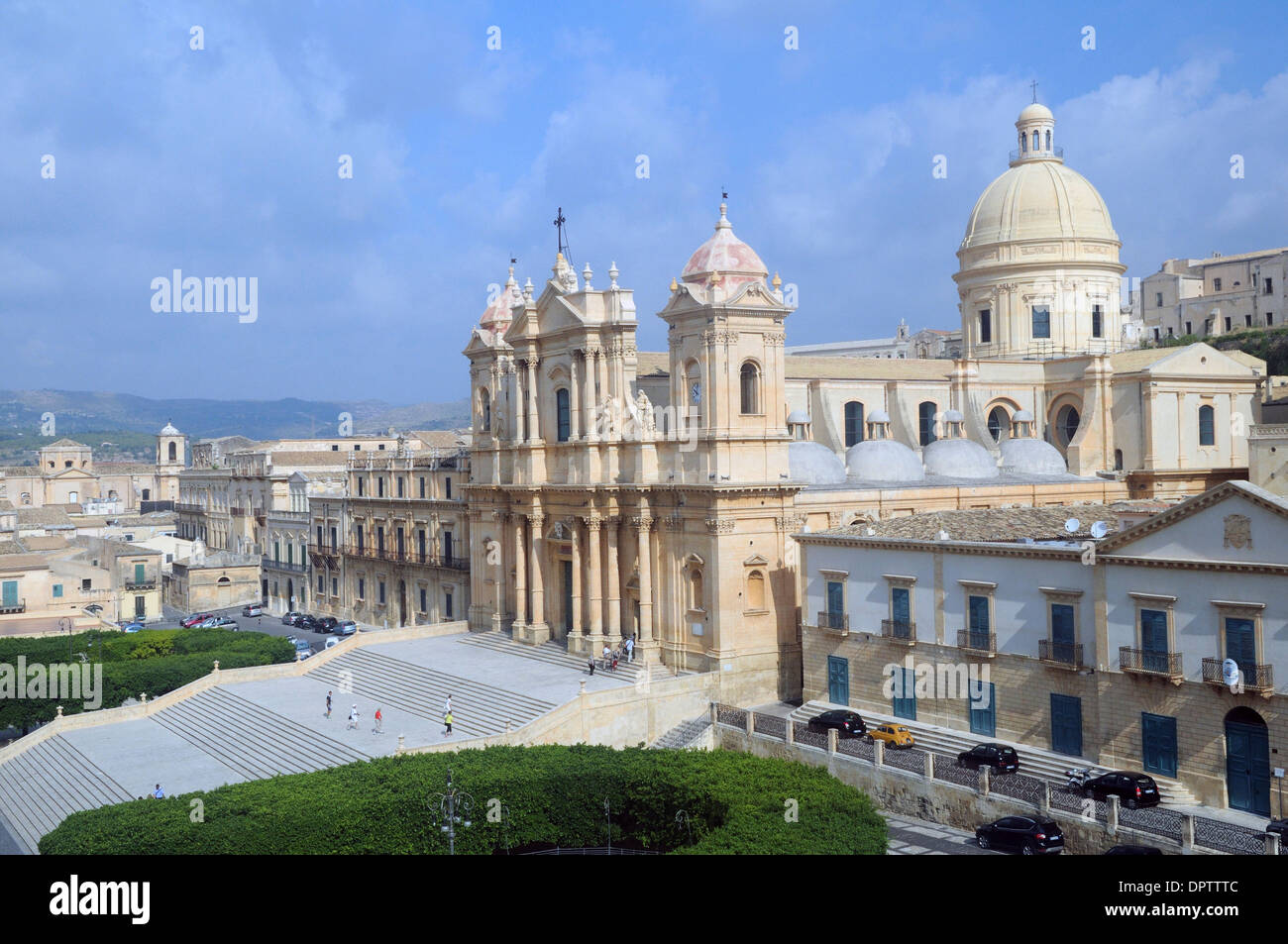 Vista sul Duomo di San Nicola a Noto, la città barocca elencati come patrimonio mondiale dall' UNESCO in Sicilia Foto Stock