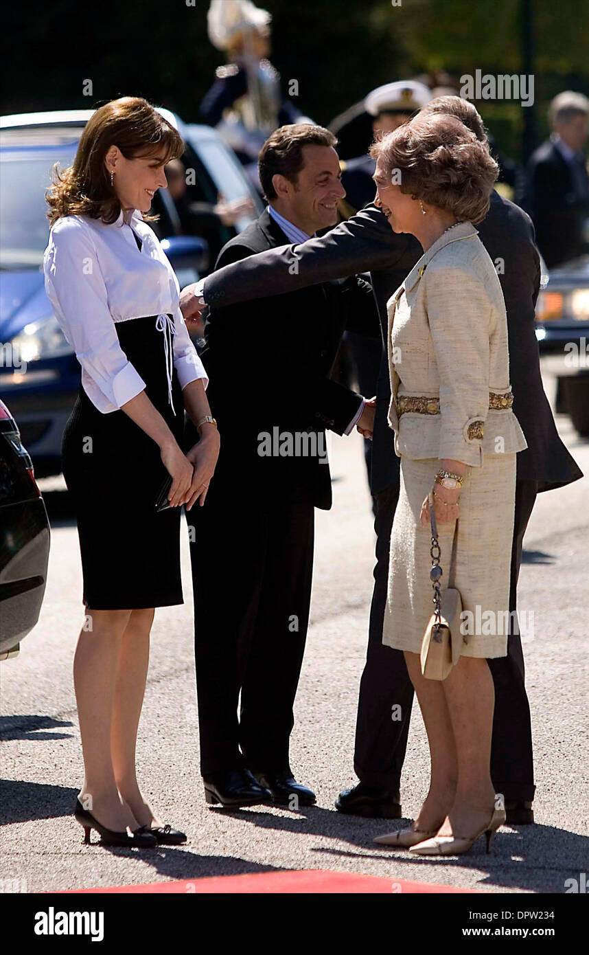 Apr 27, 2009 - Madrid, Madrid, Spagna - Madrid. El Pardo Palace. CARLA BRUNI SARKOZY e Nicolas Sarkozy sono ricevuti dal Re di Spagna Juan Carlos e la regina Sofia di Spagna a El Pardo Palace (credito Immagine: © Jose Perez Gegundez/ZUMA Press) Foto Stock