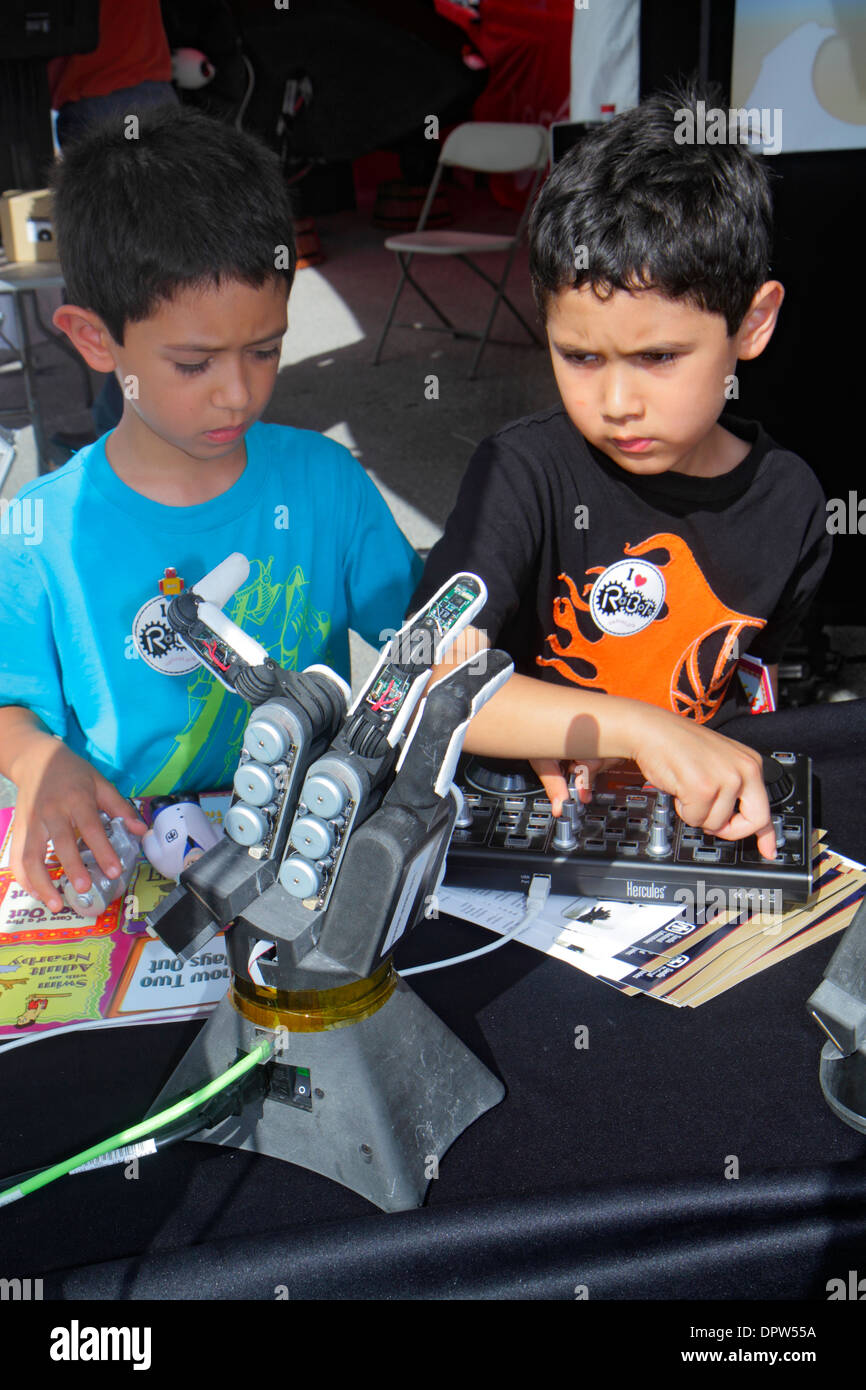 Miami Florida,Homestead,Speedway,DARPA Robotics Challenge Trials,mostra collezione ragazzi ragazzi,ragazzi ragazzi ragazzi bambini bambini bambini ragazzi,operati Foto Stock