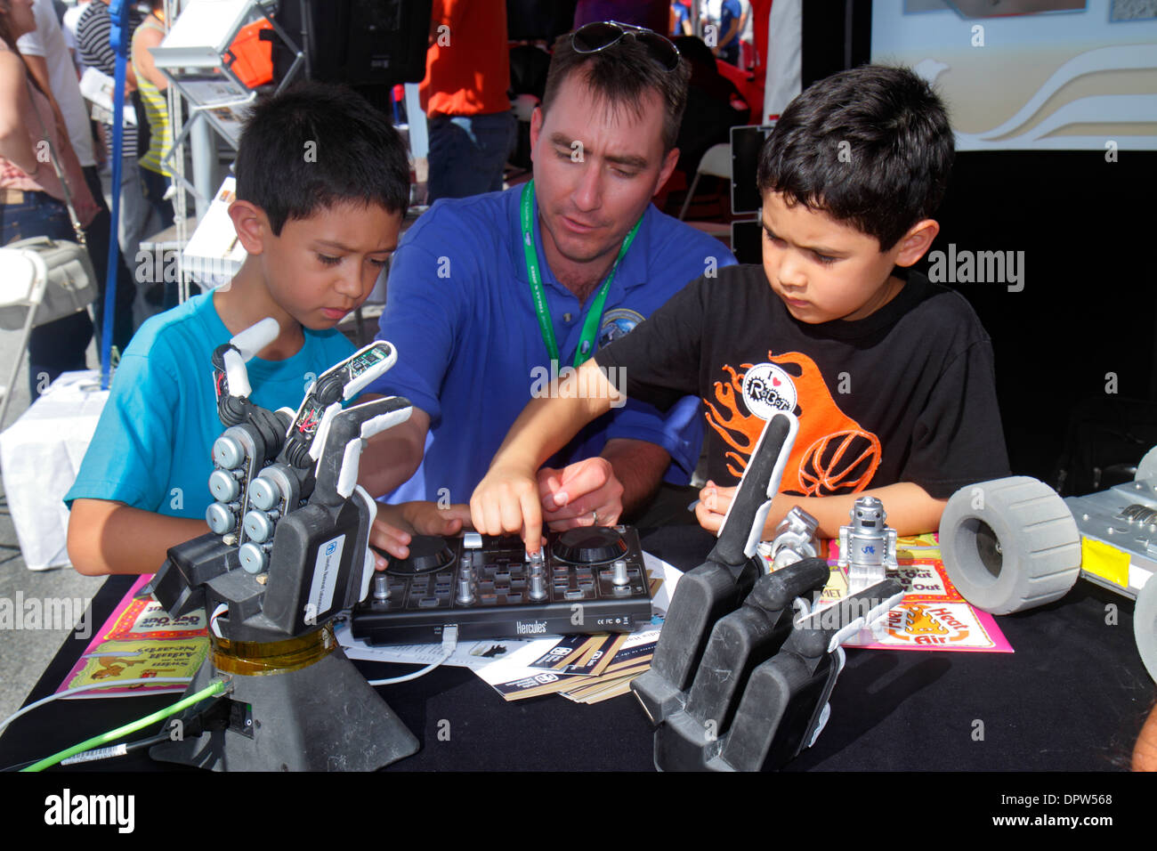 Miami Florida,Homestead,Speedway,DARPA Robotics Challenge Trials,Exhibition exhibition collection,boy,maschio kid kids child children children younger Foto Stock