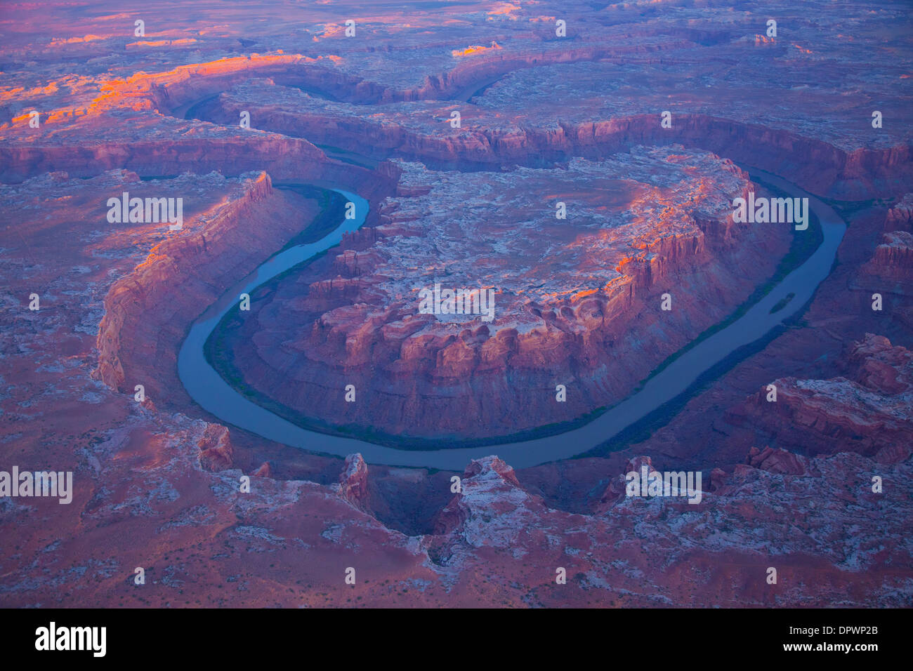 Bowknot Bend, labirinto Canyon dello Utah più meandri del fiume Verde vicino al Parco Nazionale di Canyonlands Foto Stock