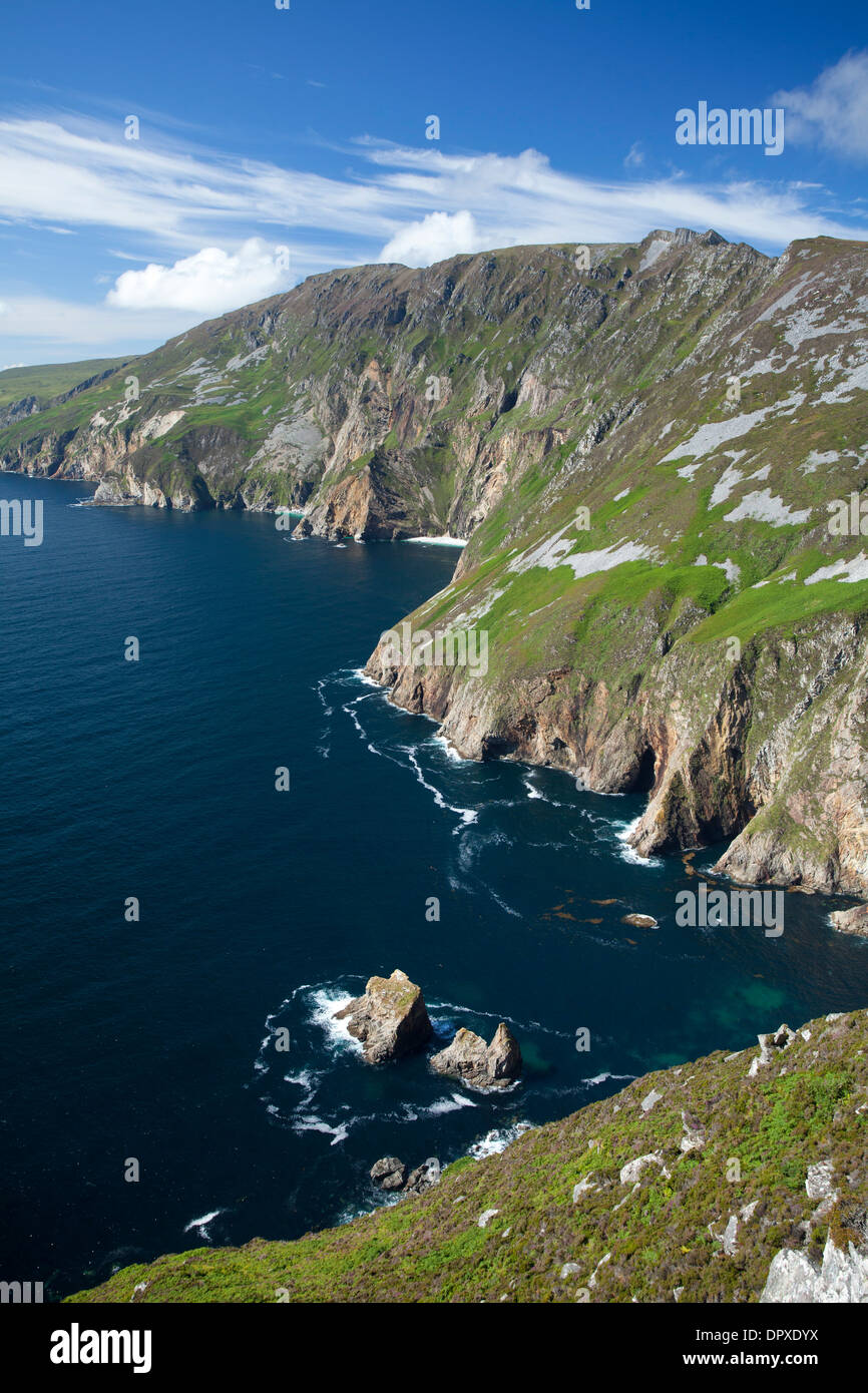 Vista attraverso la Slieve League scogliere da Bunglas, County Donegal, Irlanda. Foto Stock