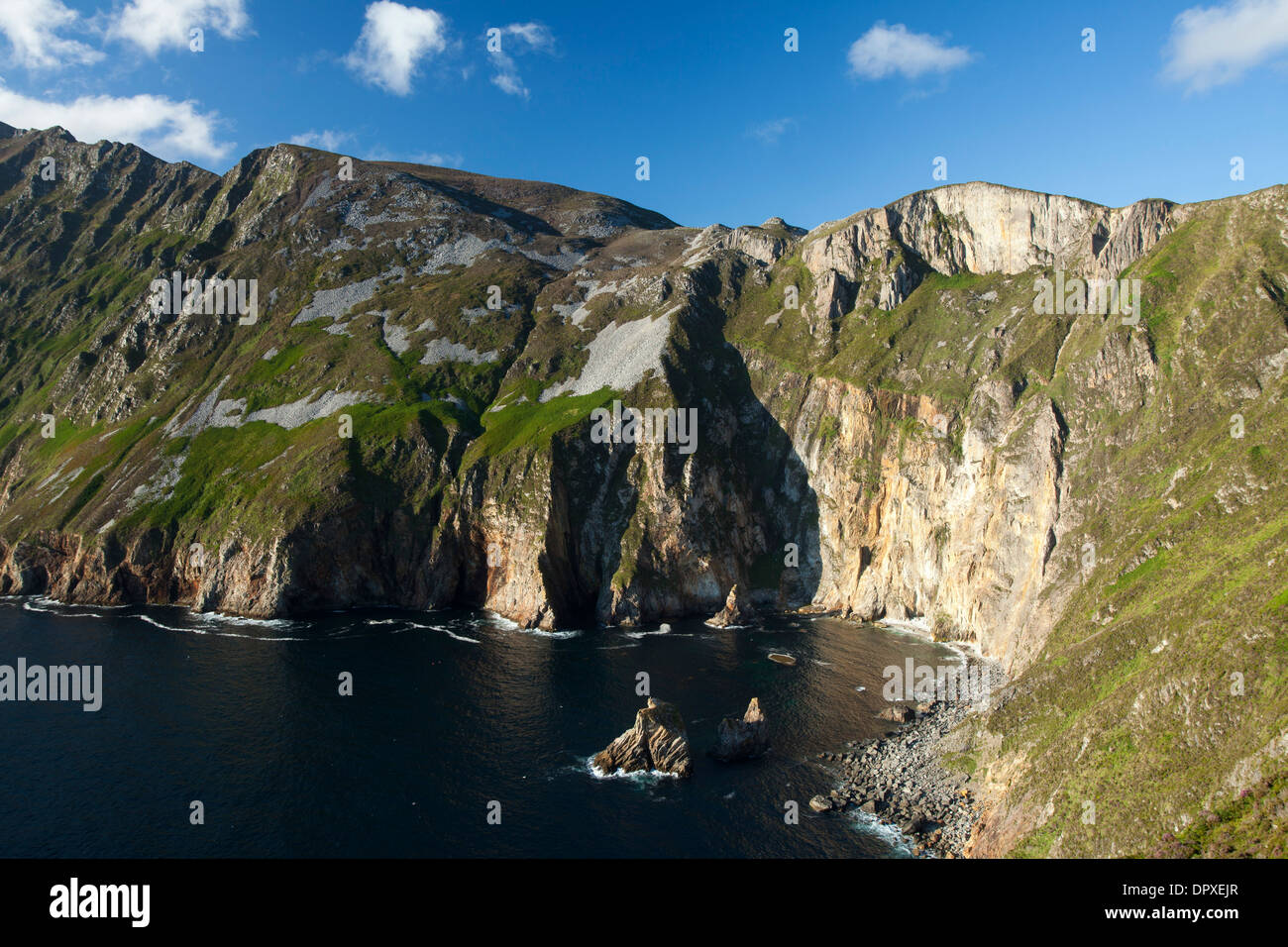 Vista attraverso la Slieve League scogliere da Bunglas, County Donegal, Irlanda Foto Stock