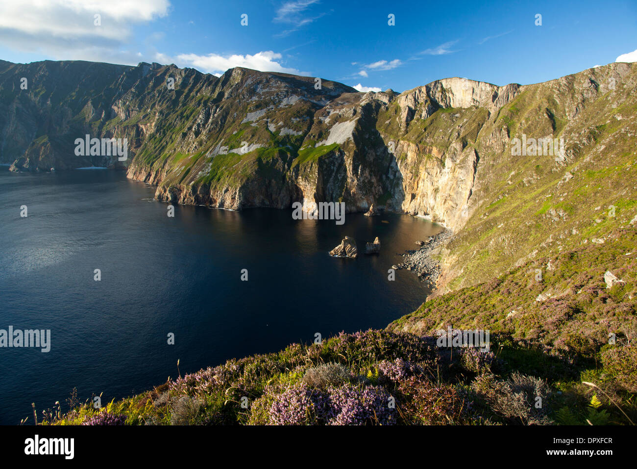 Vista attraverso la Slieve League scogliere da Bunglas, County Donegal, Irlanda Foto Stock