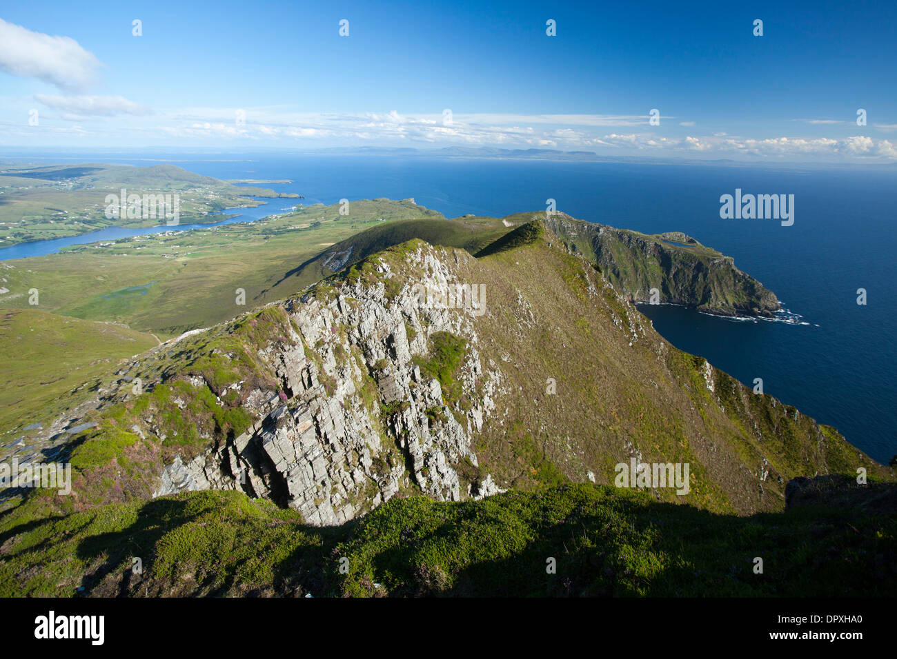 Vista verso Bunglas dal vertice di Slieve League, County Donegal, Irlanda. Foto Stock