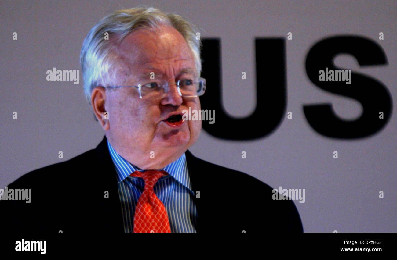 Maggio 05, 2009 - New Delhi NCR (regione della capitale nazionale), India - AMBASCIATORE ROBERT BLACKWILL, ex ambasciatore statunitense in India e Senior Fellow e Senior Advisor del presidente, RAND Corporation indirizzi in una sessione su "noi-India relazioni" organizzato congiuntamente dalla confederazione dell'industria indiana (CII) e Aspen Institute India. BLACKWILL detto entrambi i paesi dovrebbero intensificare Foto Stock