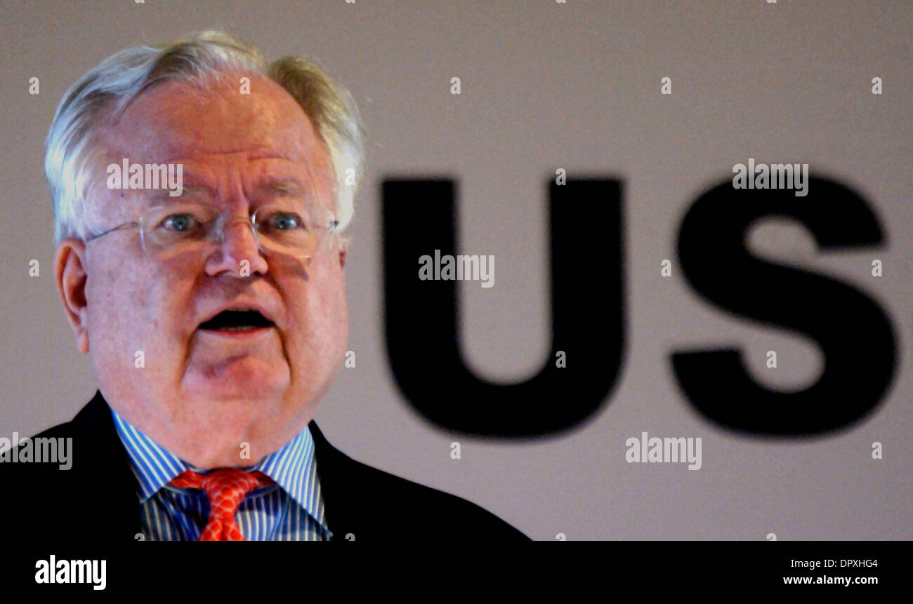 Maggio 05, 2009 - New Delhi NCR (regione della capitale nazionale), India - AMBASCIATORE ROBERT BLACKWILL, ex ambasciatore statunitense in India e Senior Fellow e Senior Advisor del presidente, RAND Corporation indirizzi in una sessione su "noi-India relazioni" organizzato congiuntamente dalla confederazione dell'industria indiana (CII) e Aspen Institute India. BLACKWILL detto entrambi i paesi dovrebbero intensificare Foto Stock