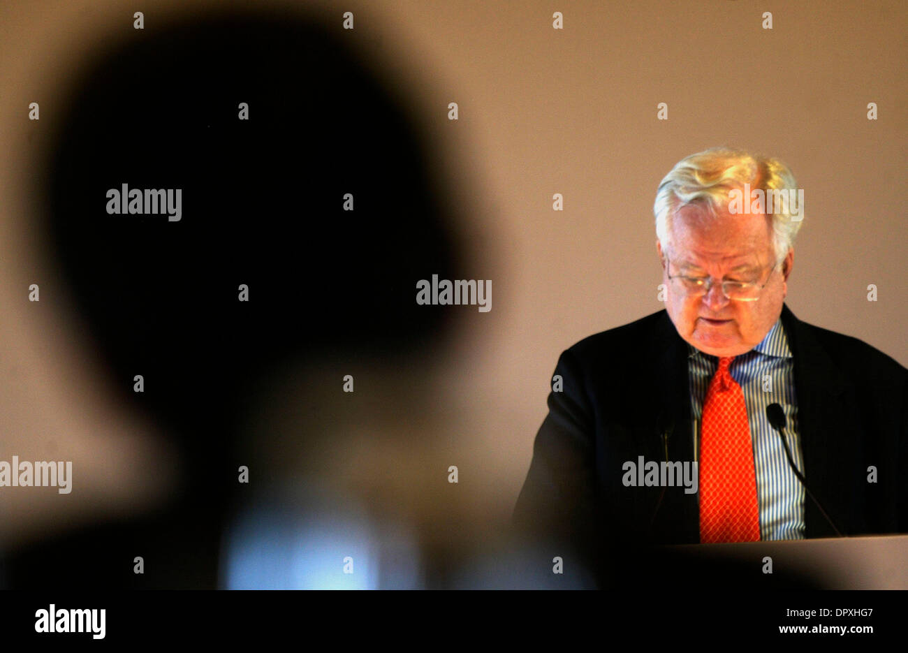 Maggio 05, 2009 - New Delhi NCR (regione della capitale nazionale), India - AMBASCIATORE ROBERT BLACKWILL, ex ambasciatore statunitense in India e Senior Fellow e Senior Advisor del presidente, RAND Corporation indirizzi in una sessione su "noi-India relazioni" organizzato congiuntamente dalla confederazione dell'industria indiana (CII) e Aspen Institute India. BLACKWILL detto entrambi i paesi dovrebbero intensificare Foto Stock