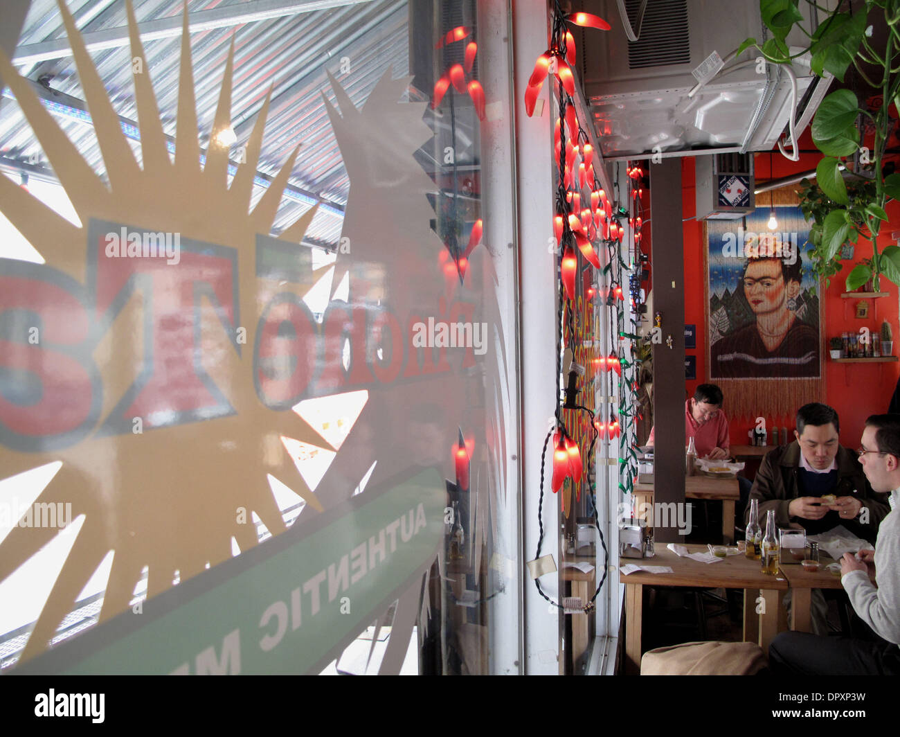 Feb 12, 2009 - New York New York, Stati Uniti d'America - Pinche Taqueria su Lafayette Street è nota per il suo pesce tacos e mesquite brace. (Credito Immagine: © John Marshall Mantel/ZUMA Premere) Restrizioni: * New York Times, NY Post, NY Daily News out * Foto Stock