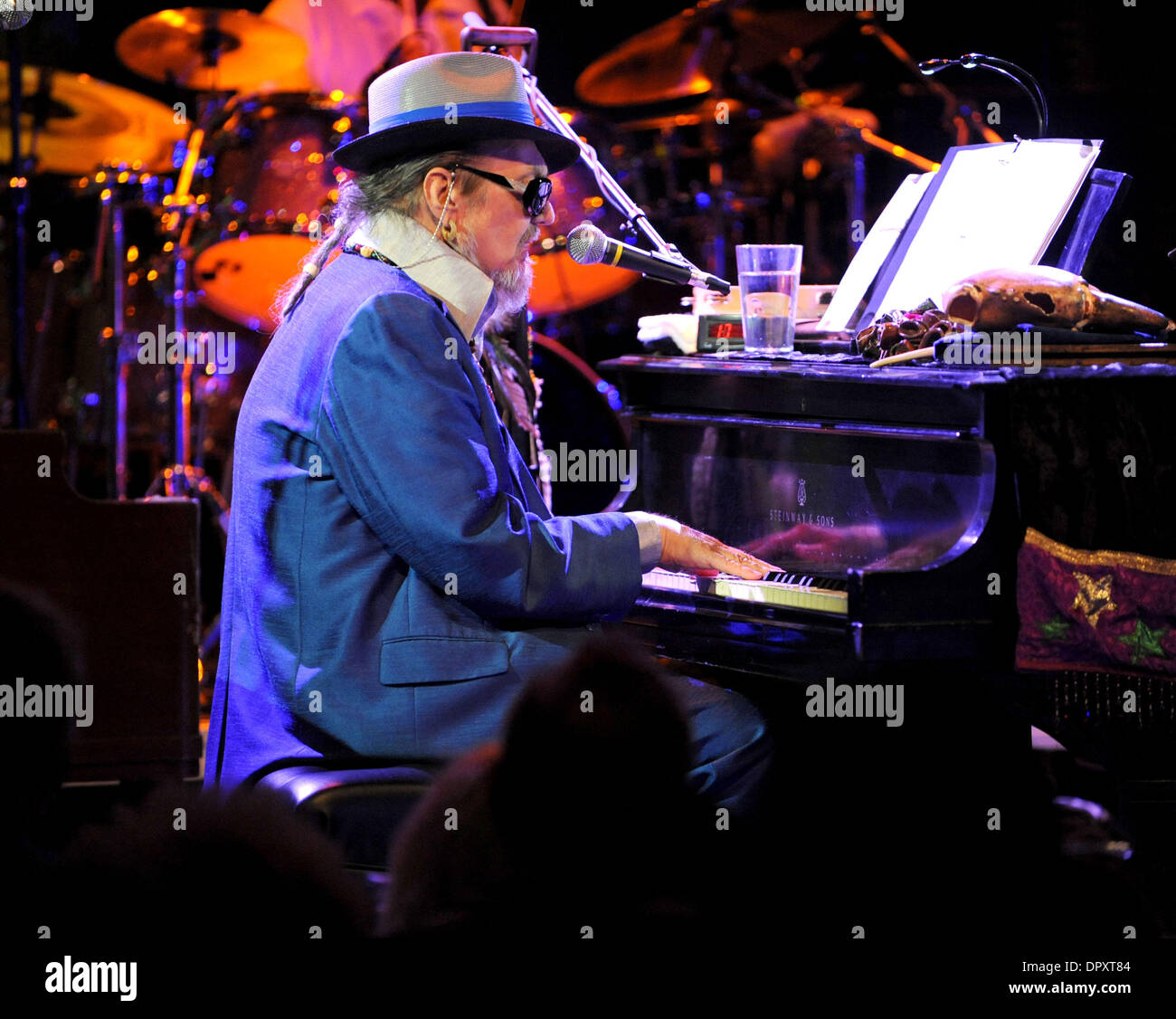 01 maggio 2009 - New Orleans, Louisiana, Stati Uniti d'America - musicista DR. JOHN si esibisce dal vivo come il suo tour 2009 fa una sosta presso la Casa dei Blues si trova nel Quartiere Francese di New Orleans. (Credito Immagine: © Jason Moore/ZUMA Press) Foto Stock