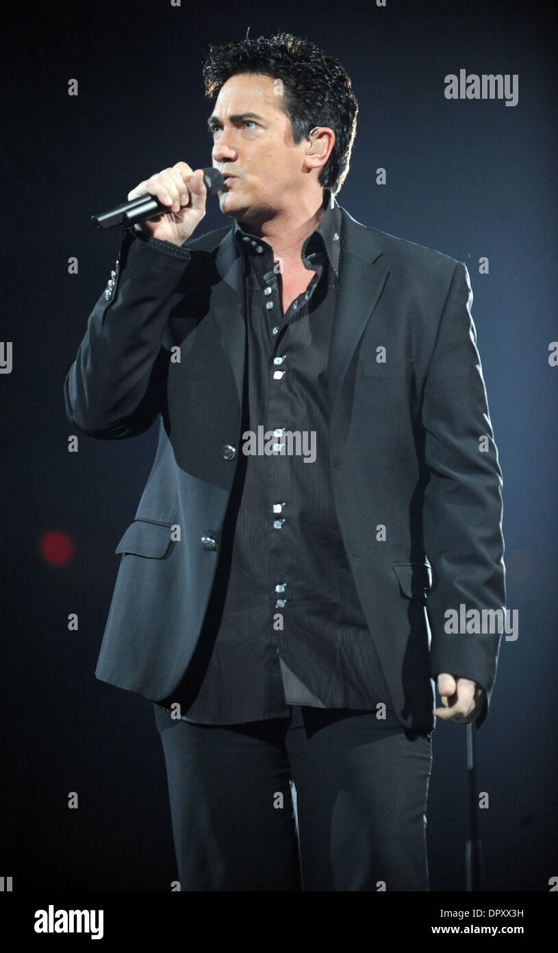 Jan 21, 2009 - Raleigh, North Carolina, Stati Uniti d'America - cantante / GORDIE impressionista BROWN suona dal vivo come il suo 2009 tour fa tappa a una platea gremita presso il RBC Center situato in Raleigh. (Credito Immagine: © Jason Moore/ZUMA Press) Foto Stock