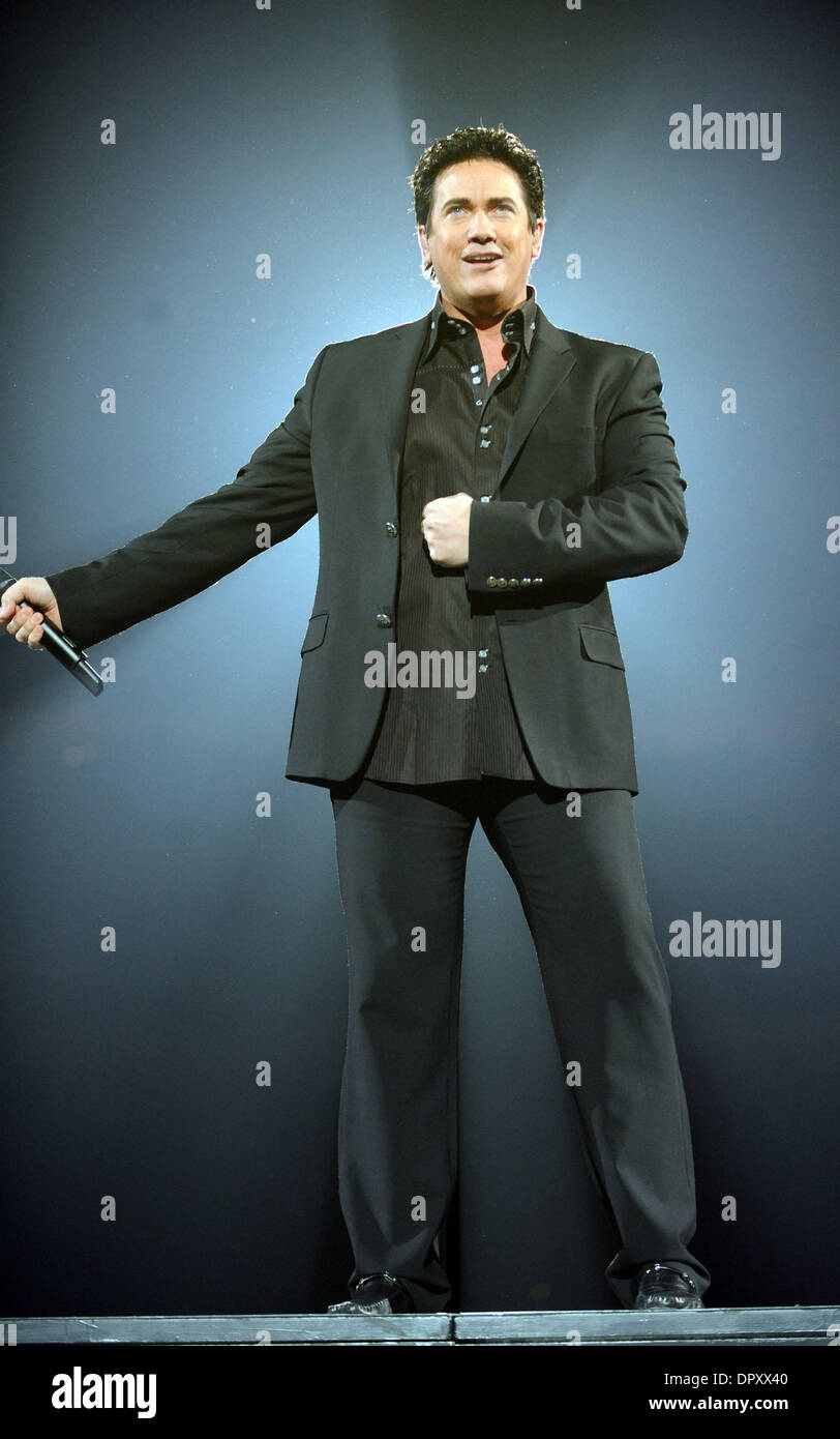 Jan 21, 2009 - Raleigh, North Carolina, Stati Uniti d'America - cantante / GORDIE impressionista BROWN suona dal vivo come il suo 2009 tour fa tappa a una platea gremita presso il RBC Center situato in Raleigh. (Credito Immagine: © Jason Moore/ZUMA Press) Foto Stock