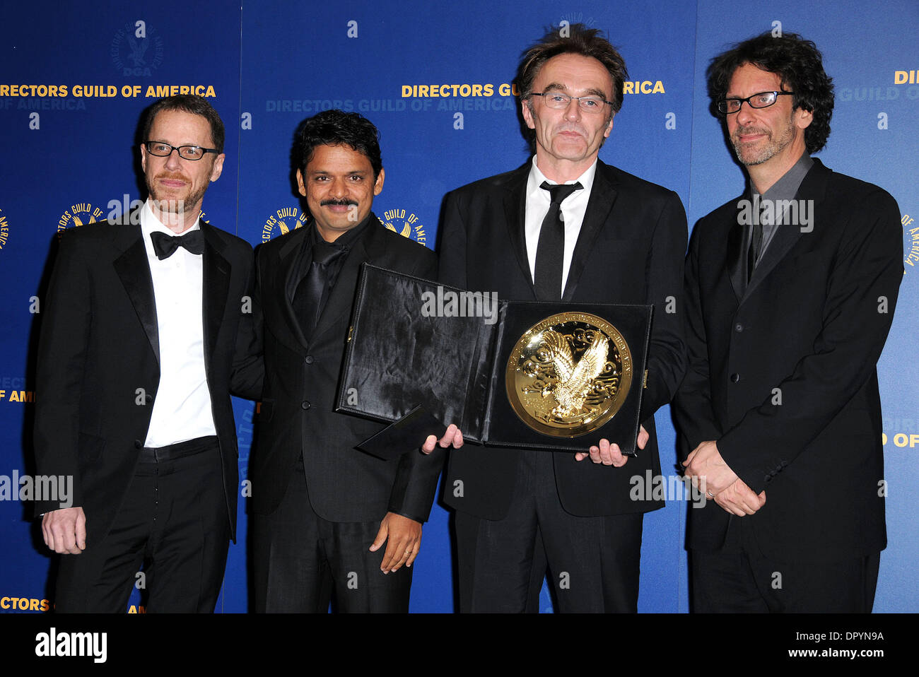 Jan 31, 2009 - Century City, California, Stati Uniti d'America - Direttore Danny Boyle con fratelli Coen nella sala stampa della 61st annuale di Directors Guild Awards tenutosi presso il Century Plaza Hotel. (Credito Immagine: © Lisa O'Connor/ZUMA Press) Foto Stock