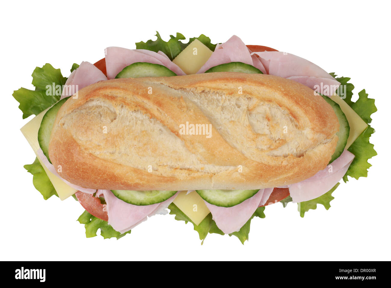 Vista dall'alto di un panino con prosciutto e formaggio, pomodori, lattuga e cetriolo Foto Stock