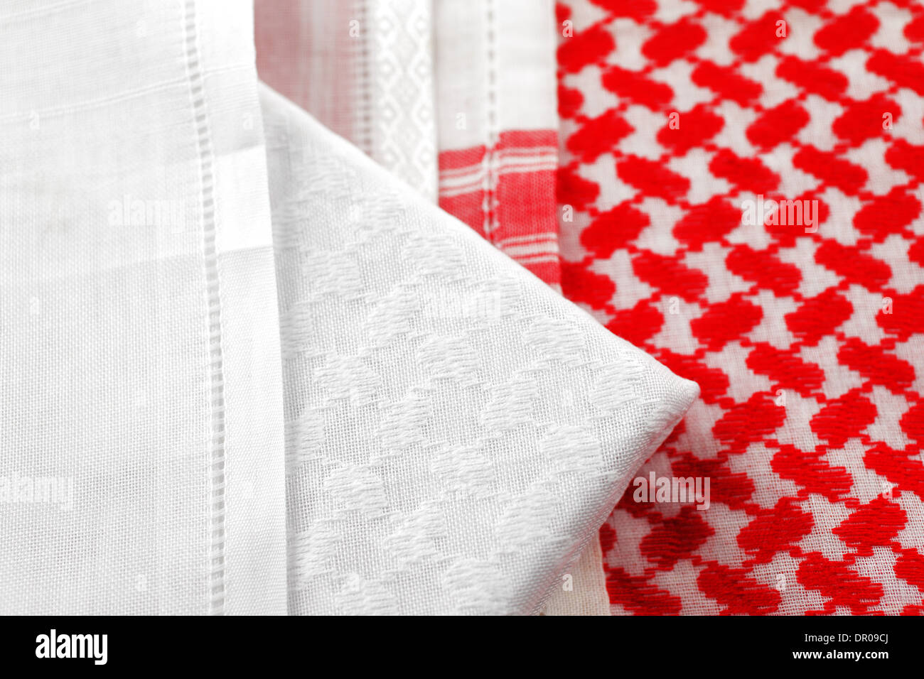 Il Ghutrah noto anche come Keffiyeh è il nome dato al arabo sciarpa  copricapo Indossato da uomini nella regione di GCC Foto stock - Alamy
