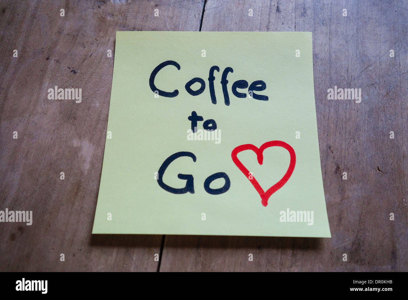 Post-it memo sul tavolo di legno, Todo, caffè per andare Foto Stock