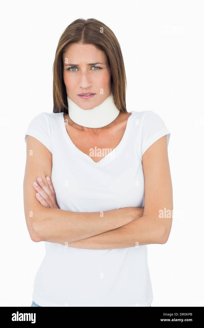 Ritratto di una giovane donna che indossa il collare cervicale Foto Stock