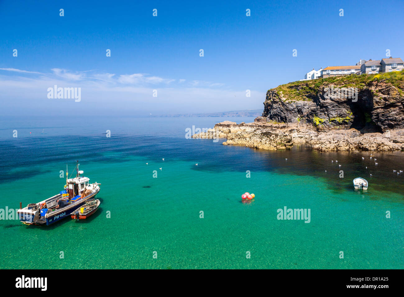 Barca da pesca, Port Isaac (Porthysek), North Cornwall, Inghilterra, Regno Unito. Foto Stock